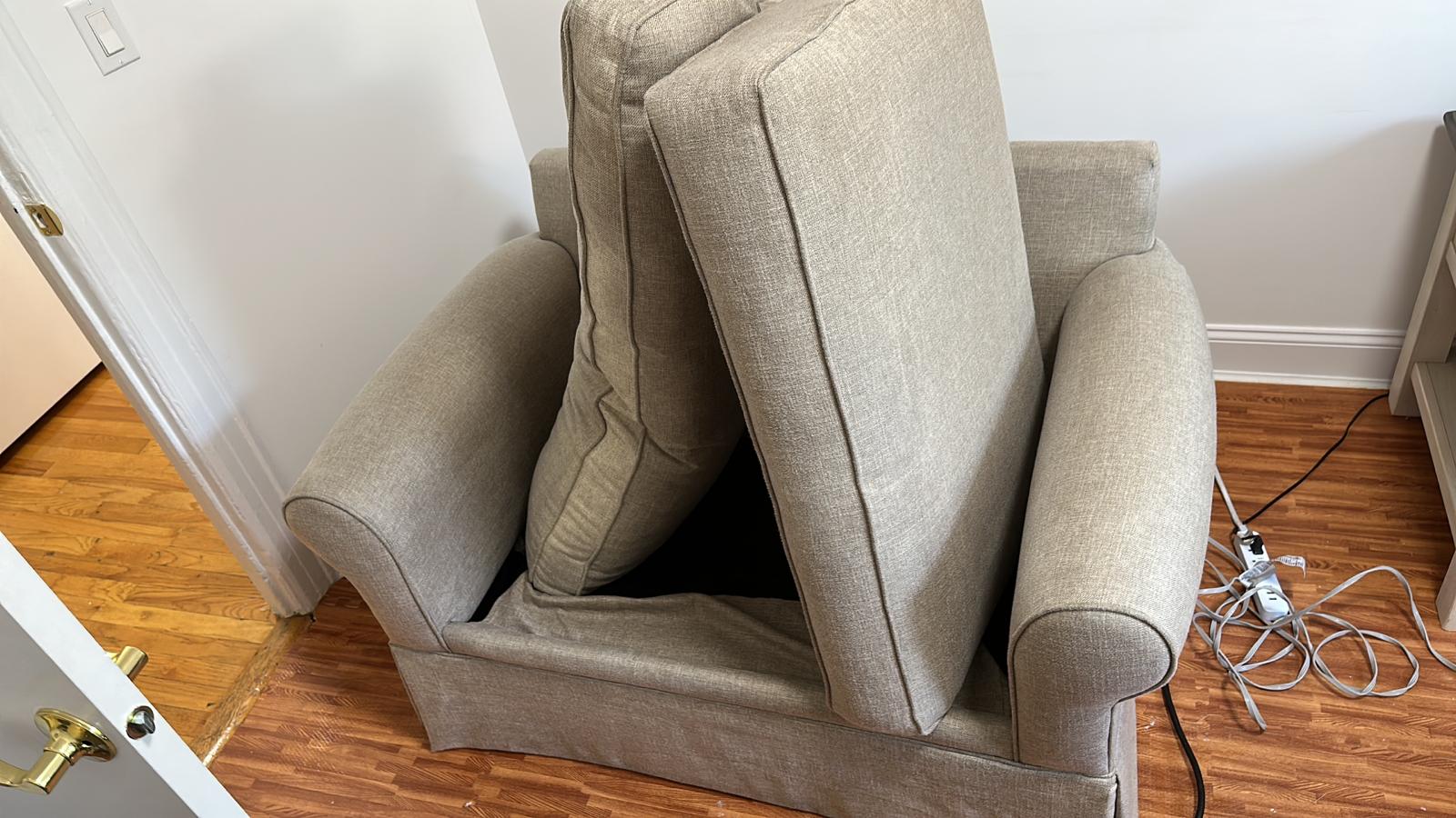 Limpieza a vapor vs champú para sofá.